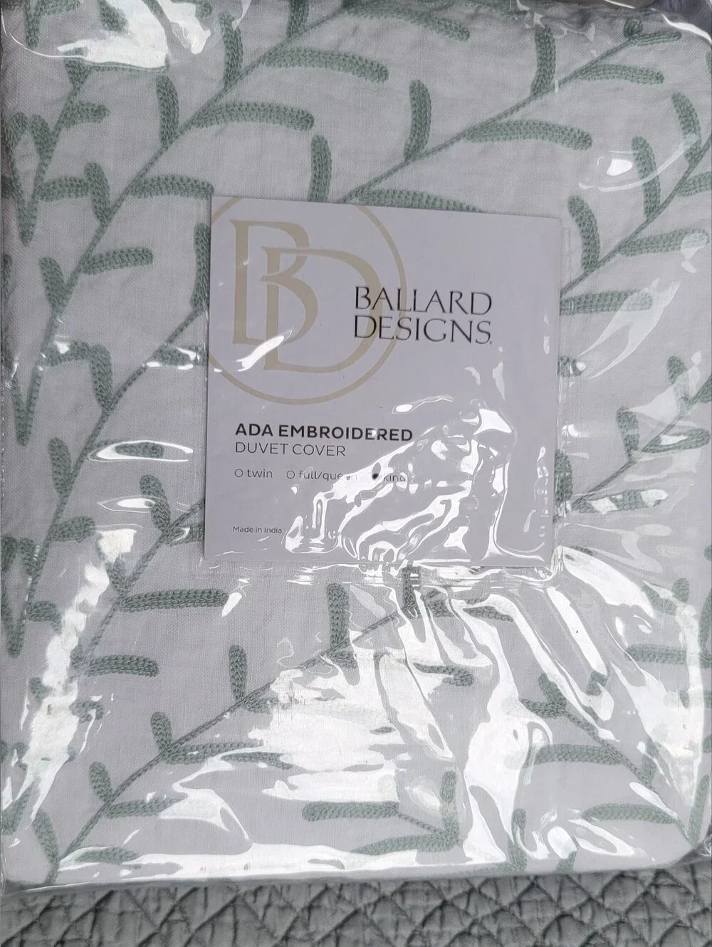 NWT Ballard Designs King Ada Embroidered Duvet Cover, Spa And White